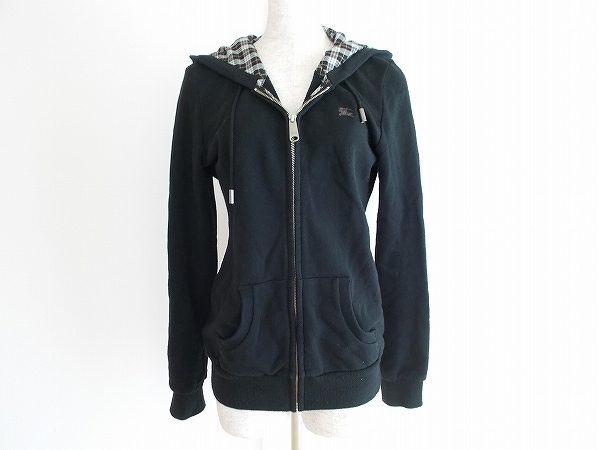 パーカーから覗く上品なチェックが可愛い！バーバリーブルーレーベルのパーカーを買取しました