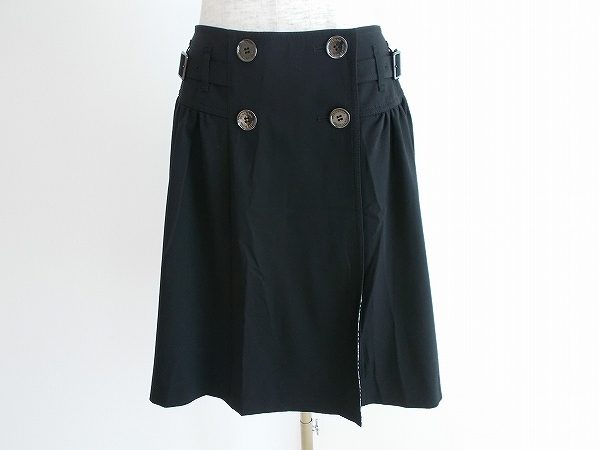 ウエスト部分のボタンがアクセントに！バーバリーブルーレーベルのスカートを買取しました