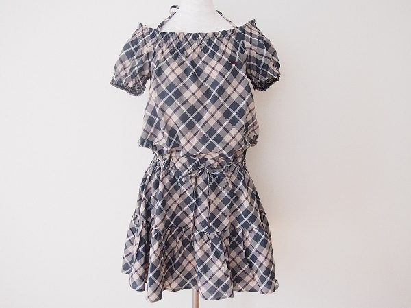 デコルテを綺麗にアピールできる！バーバリーブルーレーベルワンピース