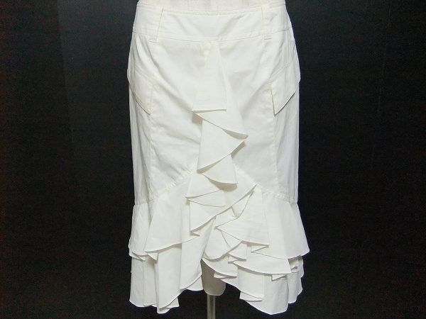 太ももを強調したくない方にもオススメ！ネロ センソユニコスカートを買取しました