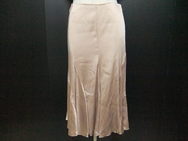 エレガントな雰囲気に仕上がる！エポカスカートを買取しました