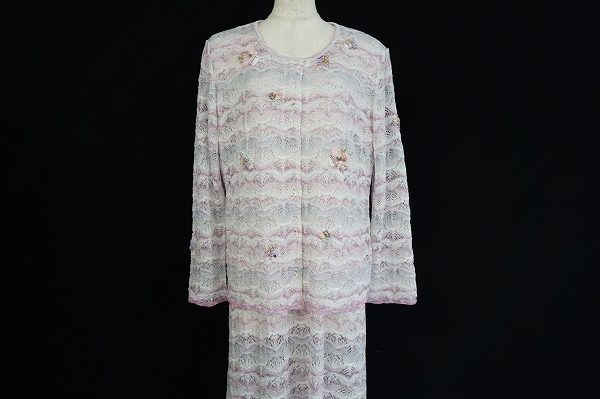 上品なビーズが煌びやか！活用の幅が広がるアトリエサガンのセットアップを買取しました