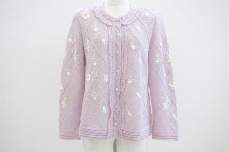 着用するだけでレディな雰囲気にしてくれる！アトリエサガンカーディガンを買取しました