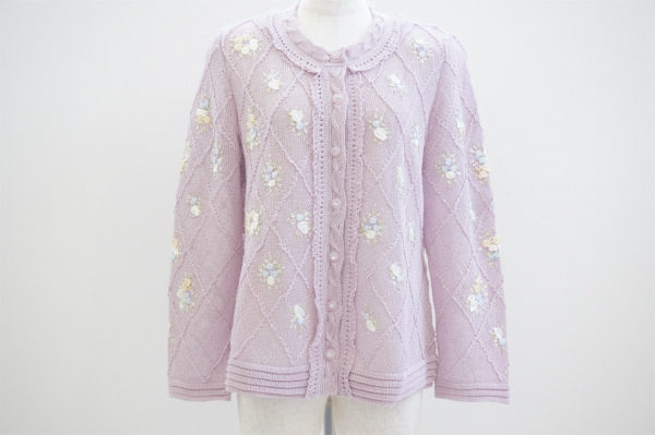 着用するだけでレディな雰囲気にしてくれる！アトリエサガンカーディガンを買取しました