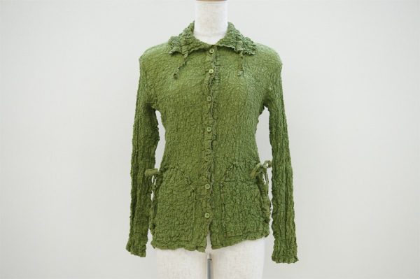 シックなグリーンで他人と差別化できる！ミーイッセイミヤケカーディガンを買取しました