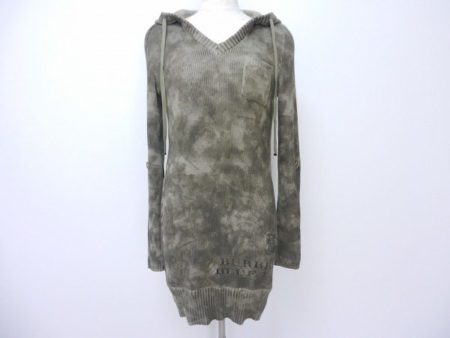 カジュアルな印象ながらも綺麗めに着られる！バーバリーブルーレーベルフード付きチュニックを買取しました