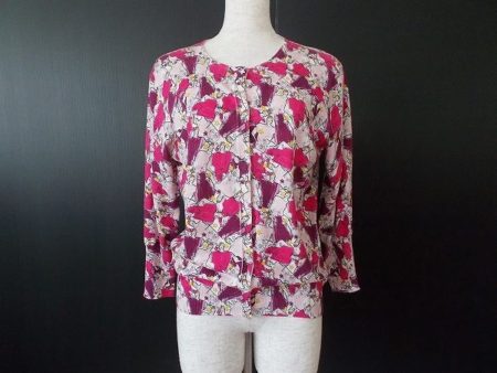 お顔周りが華やかになる！エスカーダカーディガンを買取しました