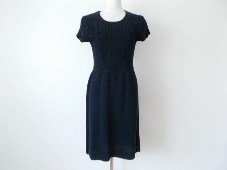 スタイリッシュでありながら品のあるデザイン！セオリーのニットワンピースを買取しました