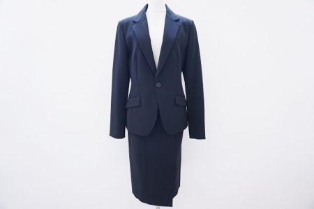 オフィスワークにも大活躍！クリスチャンオジャールのスリーピーススーツを買取しました