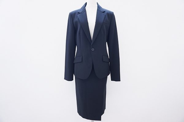 オフィスワークにも大活躍！クリスチャンオジャールのスリーピーススーツを買取しました
