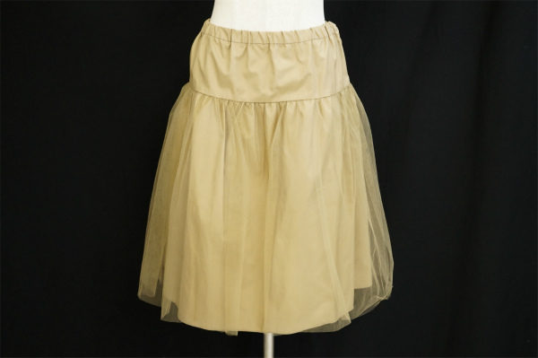 レディース感を出したい時に活用できる!ビアズリー スカートを買取しました