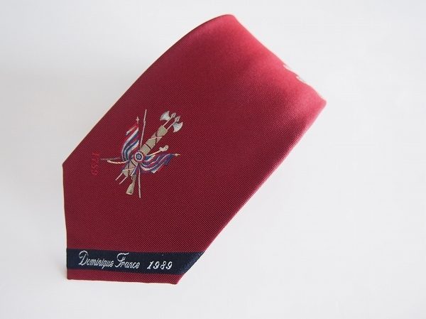 情熱的ながらもシックなレッドが上品！ドミニクフランスのネクタイ
