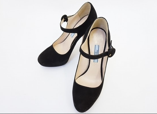 ブラックスエードのパンプス!プラダ