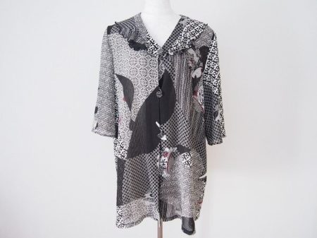 モノトーンな雰囲気の中に和も融合しておしゃれ！詩仙堂カーディガンを買取しました