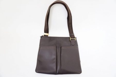 斜め掛けができて便利！サルバトーレ・フェラガモショルダーバッグを買取しました