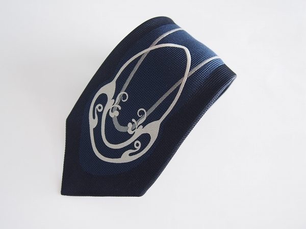 芸術的な柄がアクセントに！ドミニクフランスのネクタイを買取しました