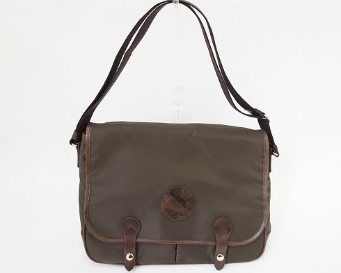 コーデに合わせやすいブラウンのショルダーバッグ!パパス