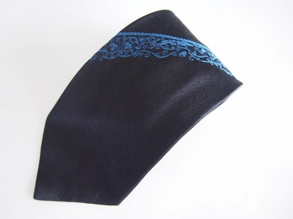 澄んだブルーの柄がさわやか！ドミニクフランスのネクタイを買取しました