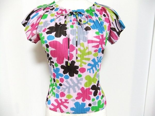 お花畑のような華やかが素敵！プリーツプリーズTシャツを買取しました