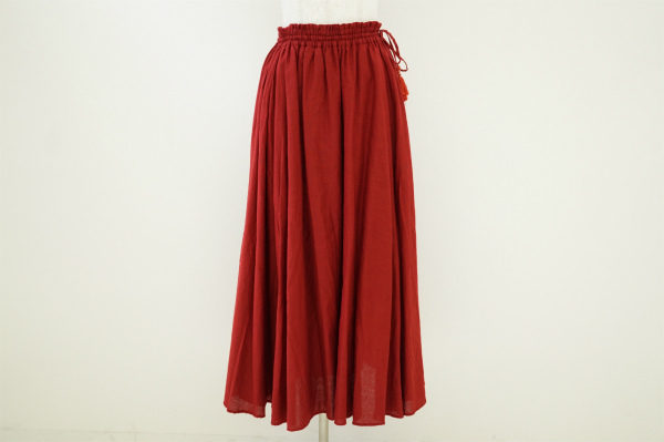 履くだけでパッと華やぐ！トゥモローランドスカートを買取しました