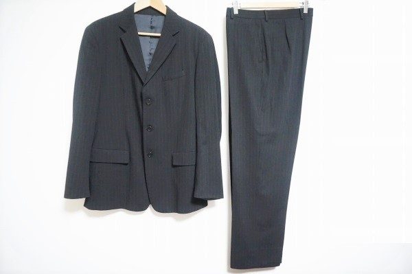 ストライプ入りだから重くなりすぎない！アドルフォドミンゲス スーツを買取しました