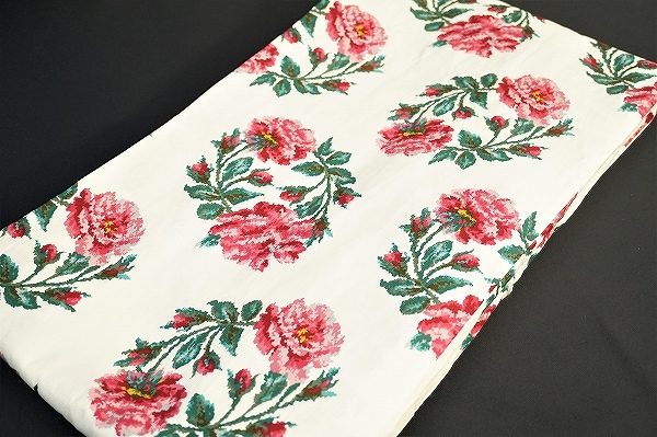 白地に華やかな花柄が映える！フェイラー浴衣を買取しました