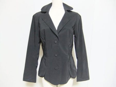 凛としたスマートな雰囲気をプラスしてくれます！ヒロココシノのジャケットをお売りいただきました