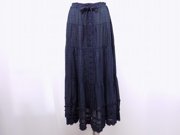 深みのあるカラーで清楚な雰囲気に！ピンクハウスのスカートを買取しました