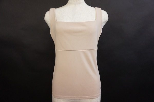 薄手のブラウスインナーにも大活躍！フォクシーのタンクトップを買取しました