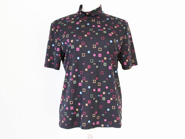 幻想的な雰囲気を感じられる絵柄が特長です！ハナエモリのカットソーをお売りいただきました