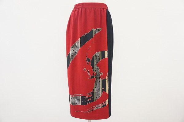 太陽のようなレッドが存在感を放つ！詩仙堂のスカートをお売りいただきました