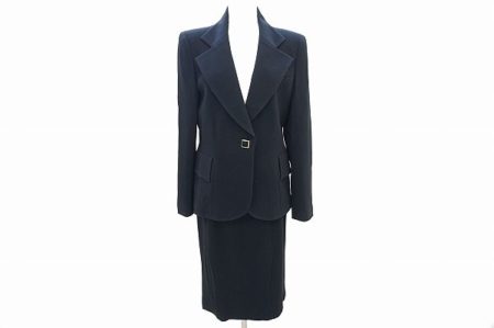 第一印象もスマートにしっかりと演出できる！ミスアシダのスカートスーツをお売りいただきました