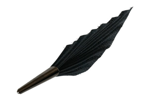 小物使いがおしゃれを左右する!イッセイミヤケのブローチを買取しました