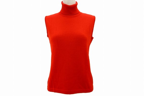 スタイリッシュかつエレガントなイメージに！フォクシーのタートルノースリーブニットを買取しました