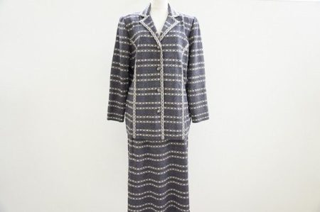 1セットあると品よく決まる！斉藤都世子のスカートスーツをお売りいただきました