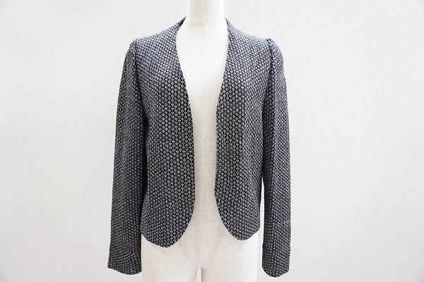 ニットとは思えないしっかり感!斉藤都世子のニットジャケットを買取しました