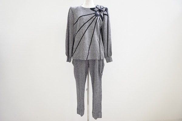 アートのようなデザインでスタイリッシュに!斉藤都世子のセットアップを買取しました