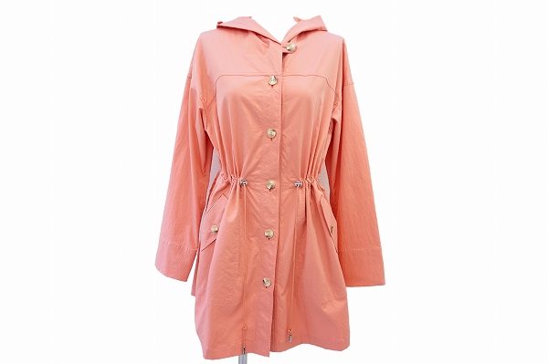 華やかなサーモンピンクがたおやかな印象に！レリアンのコートを買取しました