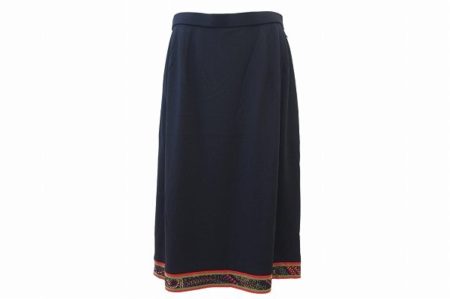 裾部分のオレンジでどこか柔らかい印象に！レオナールのスカートをお売りいただきました