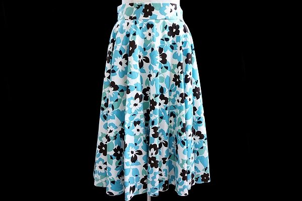 お花畑にいるような華やかさがポイント！フォクシーのスカートを買取しました