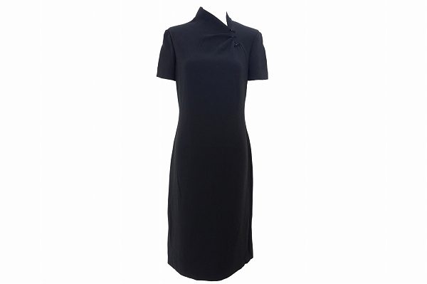 女性のラインを綺麗に見せてくれる繊細なデザイン！マックスマーラのワンピースを買取しました