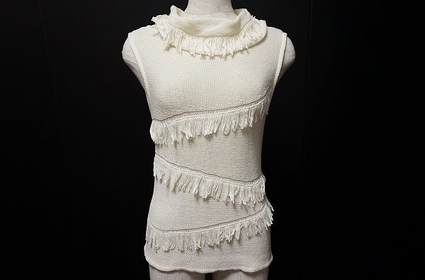 レースのようなフリンジが可愛い！ハナエモリのノースリーブニットをお売りいただきました