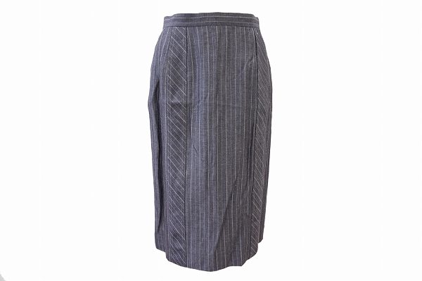 落ち着いた深みが大人の女性を演出してくれます！ジュンアシダのスカートをお売りいただきました