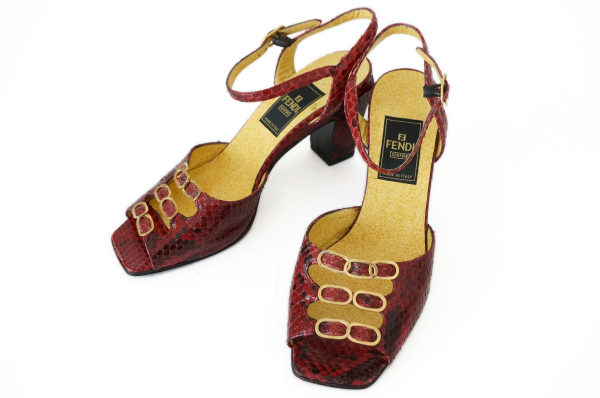カジュアルスタイルからエレガントスタイルにも合う!フェンディのサンダルを買取しました