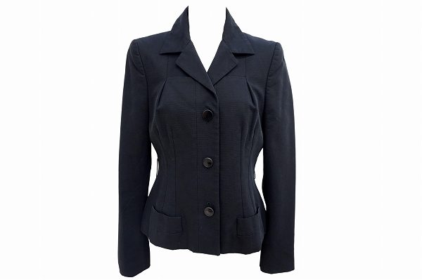 ボタンを開けても留めても使える!グッチのジャケットを買取しました