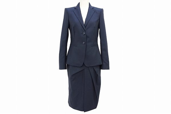 こだわりのラインが好印象をアシスト！マックスマーラのスーツ3点セットをお売りいただきました