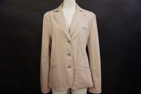 ビジネスライクな場面でも優しい印象を与えられる！レリアンのジャケットをお売りいただきました