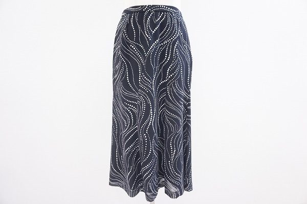 しっとりとした印象になる！綺麗めスカート レリアンのスカートをお売りいただきました