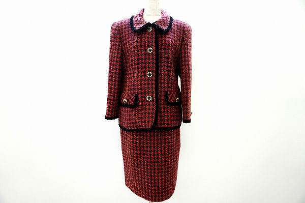 高貴な雰囲気の千鳥柄でエレガントに！レリアンのスカートスーツを買取しました