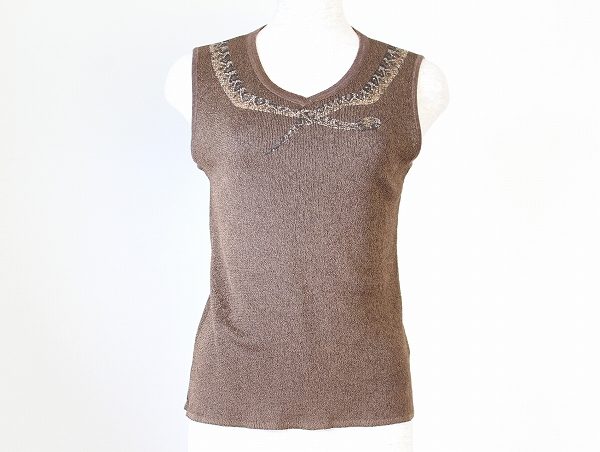 胸元のデザインで品の良さをアップ！伊太利屋のタンクトップカットソーをお売りいただきました